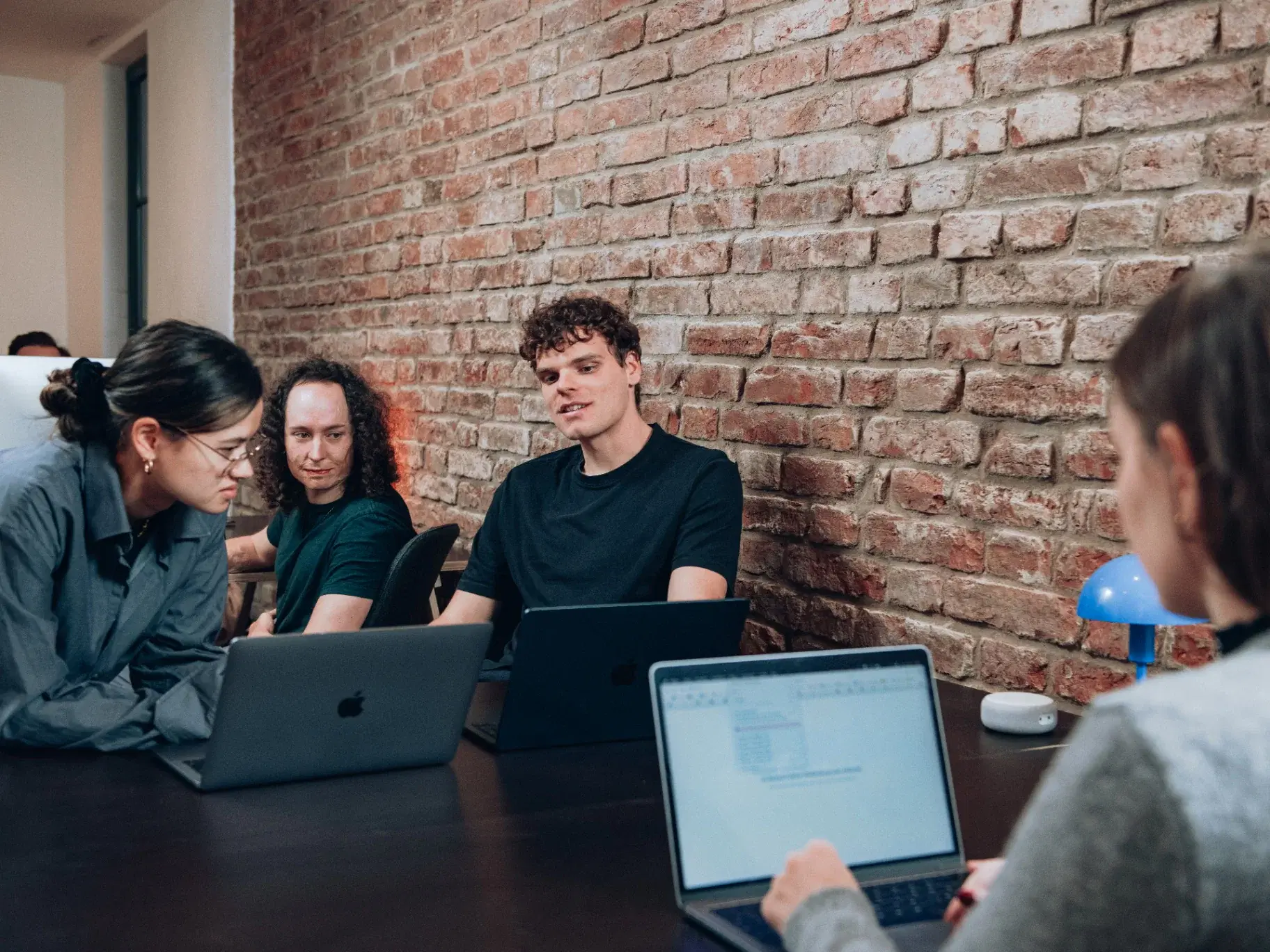 Hirebuddy Team im Austausch